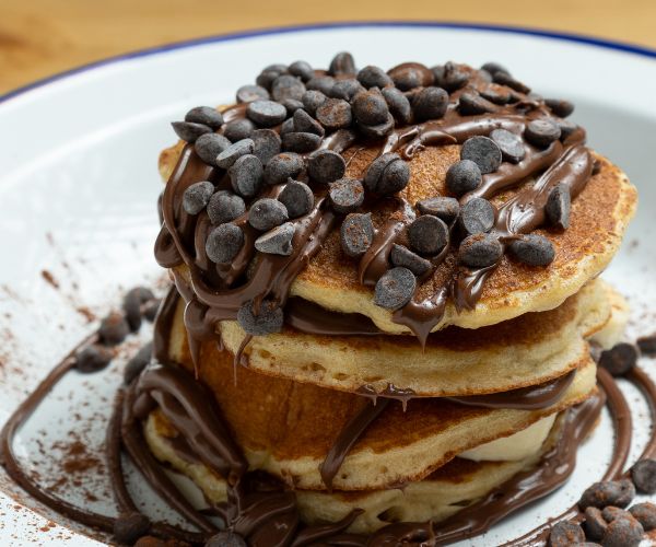 choco pouder and chocolate chips pancake