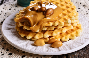 almond butter protin waffles